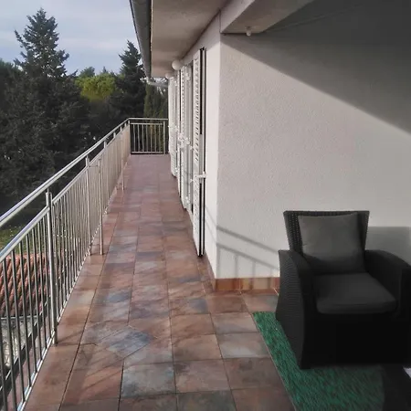Sandra 4 * Malinska