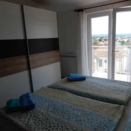 Apartament Sandra 4 *