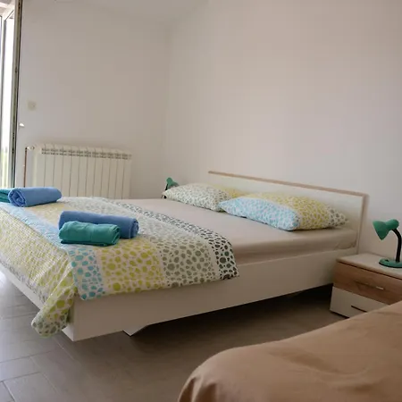 Sandra 4 * Malinska