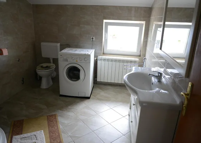 Apartament Sandra 4 *