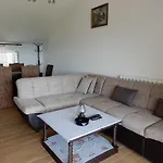Sandra 4 *